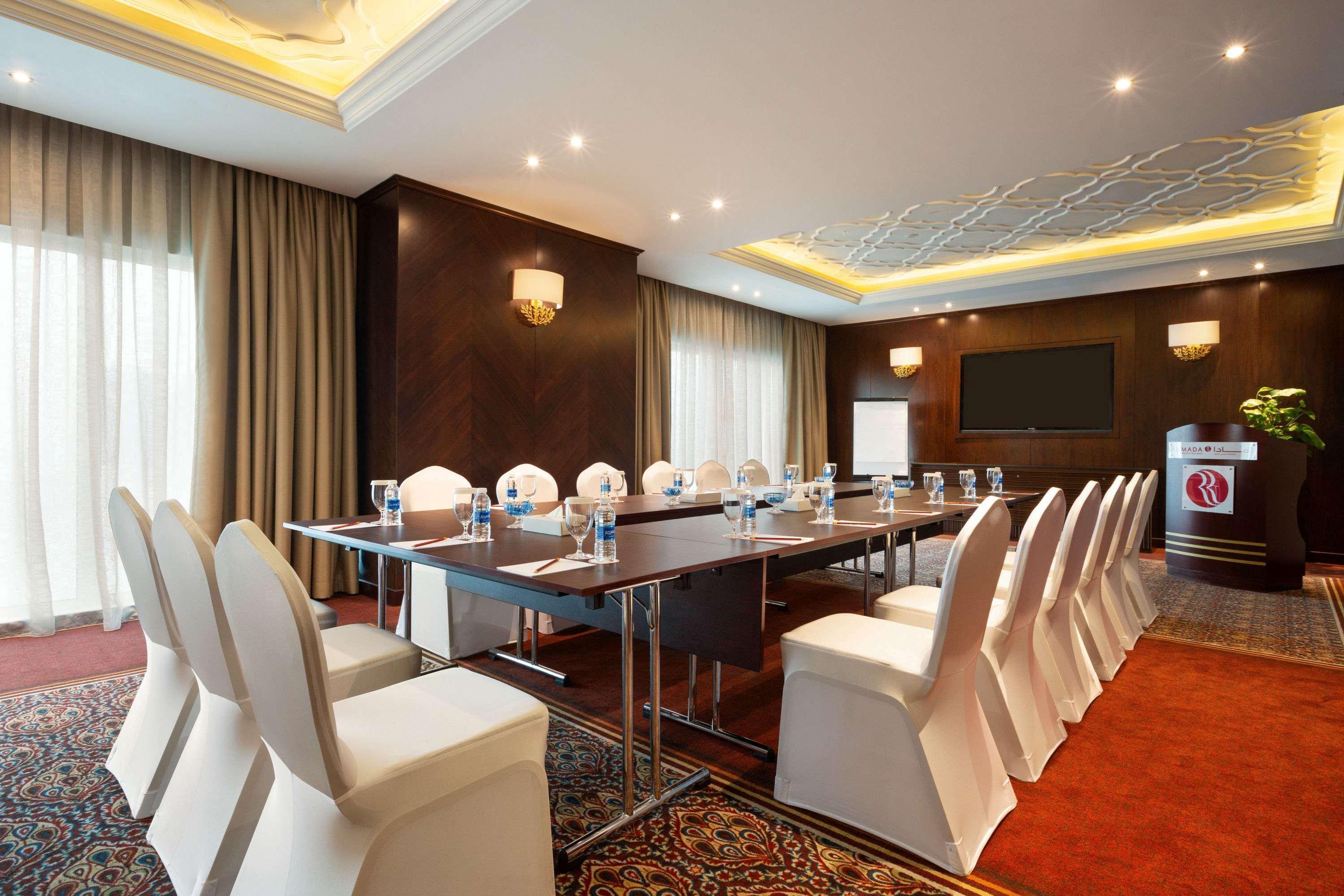 Ramada By Wyndham Manama City Centre Zewnętrze zdjęcie